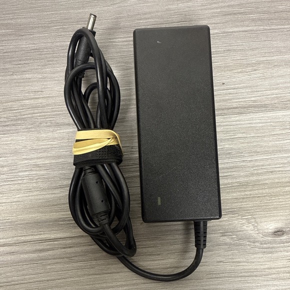 Genuine Dell Laptop Charger AC Adapter Power Supply LA90PM111 PA-1900-32D5 RT74M - Picture 2 of 7